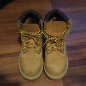 Youth size 1m Timberland wheat boots